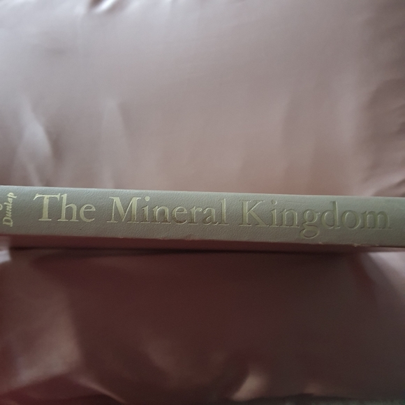 The Mineral Kingdom Book By Paul Desautels - Picture 3 of 6